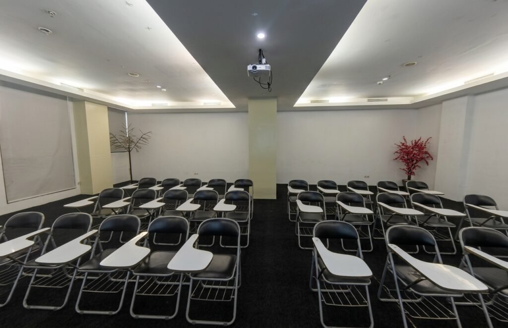 Ruang Meeting & Kelas Disewa – Ruang Serbaguna Atwork Semarang