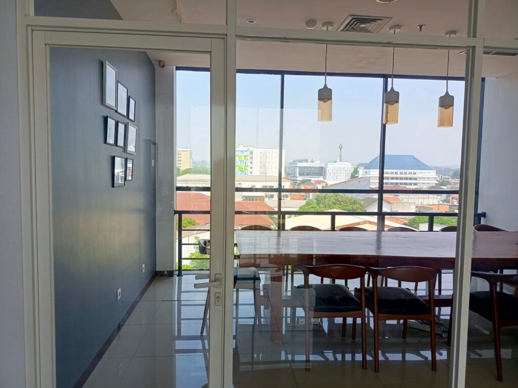 Ruang Meeting Disewa per Jam – Atwork Office & Meeting Space Semarang