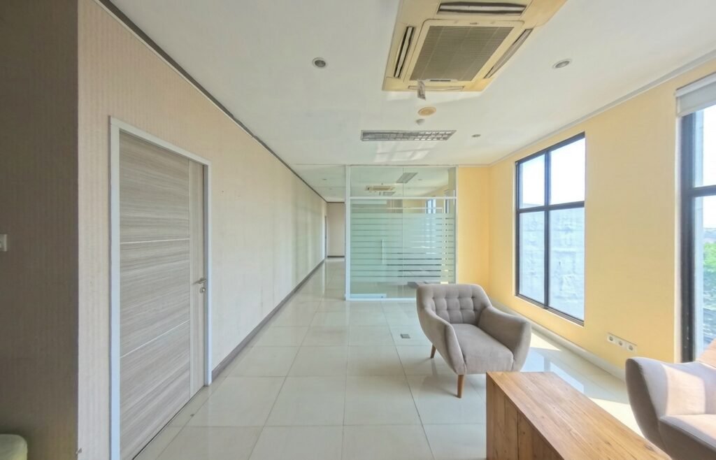 Ruang Kantor Disewa di Lantai 3 Gedung Atwork Imam Bonjol Semarang