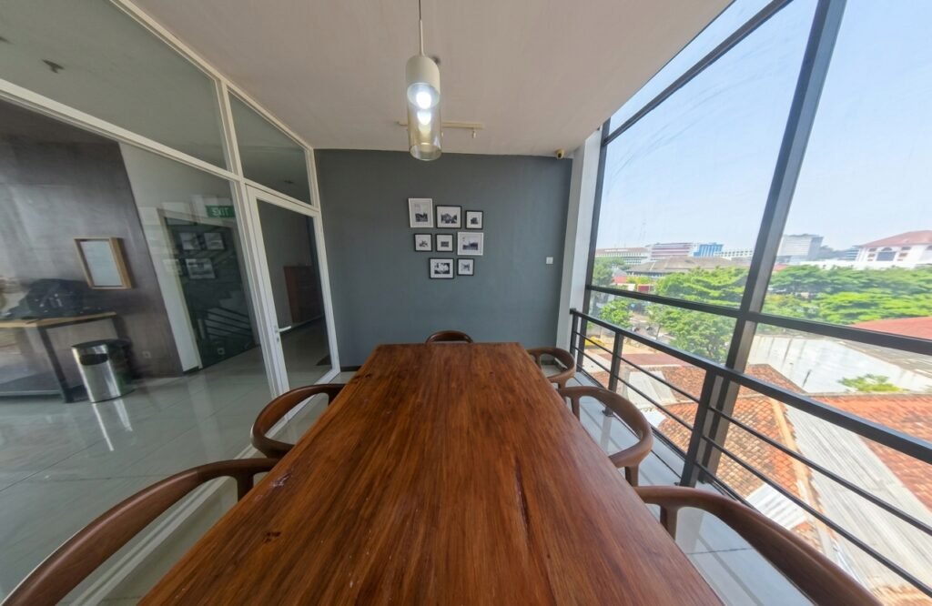 Ruang Meeting Disewa per Jam – Atwork Office & Meeting Space Semarang