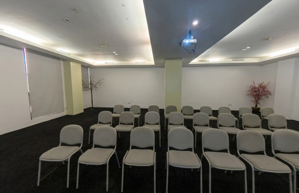 Ruang Meeting & Kelas Disewa – Ruang Serbaguna Atwork Semarang