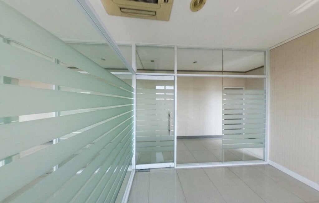 Ruang Kantor Disewa di Lantai 3 Gedung Atwork Imam Bonjol Semarang