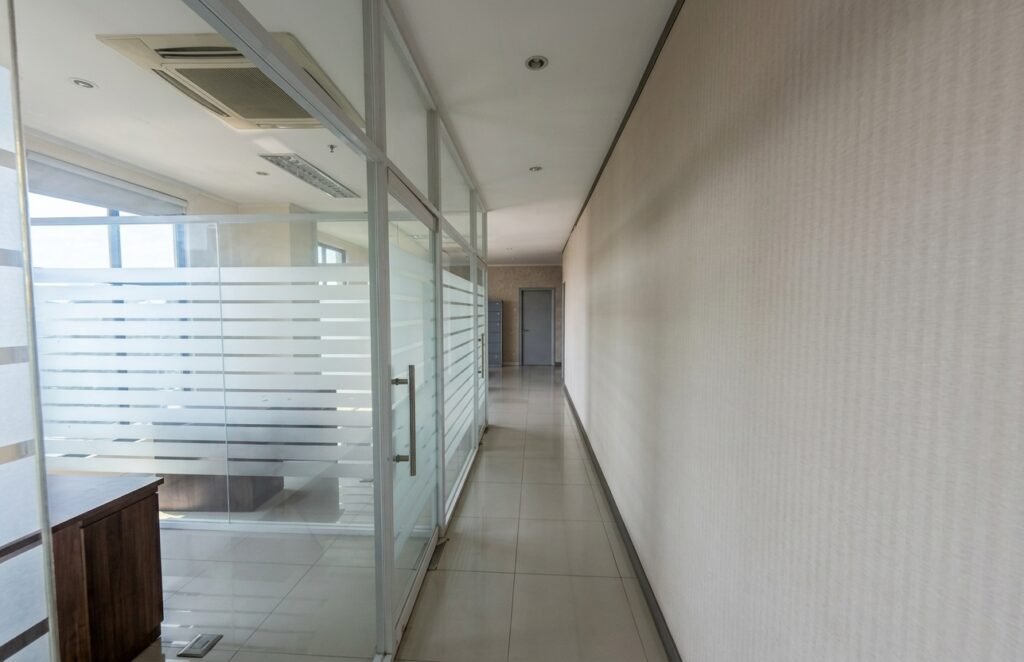 Ruang Kantor Disewa di Lantai 3 Gedung Atwork Imam Bonjol Semarang